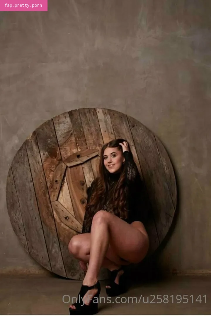 bustyyyyy - Photo #04