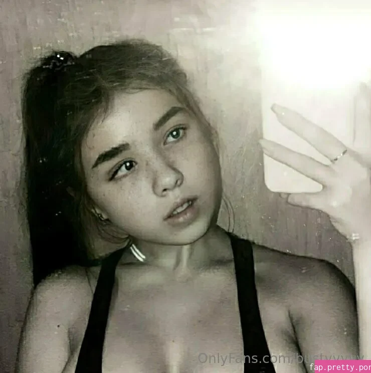 bustyyyyy - Photo #28