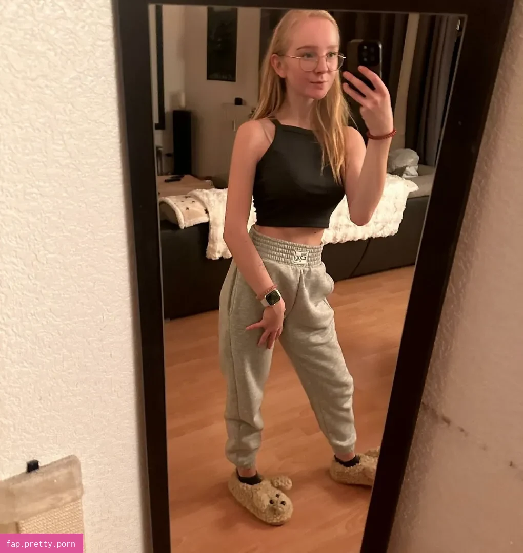 blonde_vivi - Photo #00