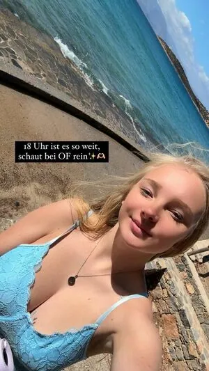 blonde_vivi