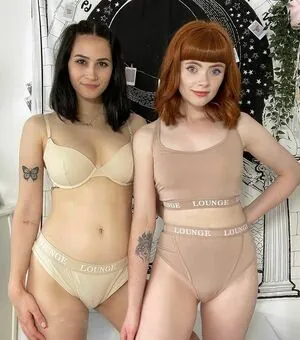 Caitlinandleahh
