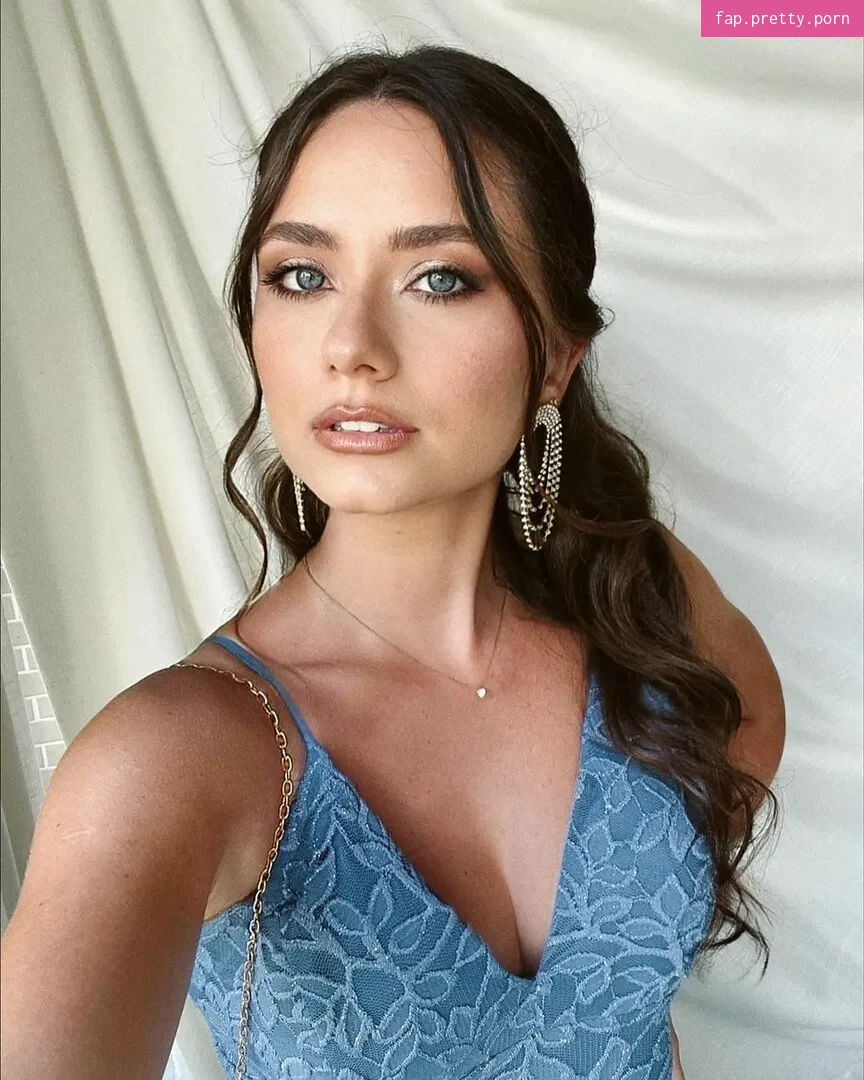 Camila Bonatelli - Photo #01