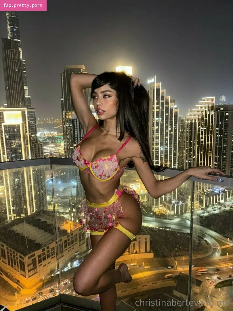 Christina Bertevello - Photo #00