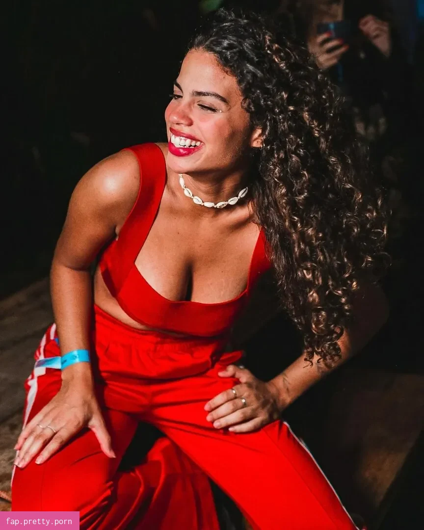 Clara Buarque - Photo #03