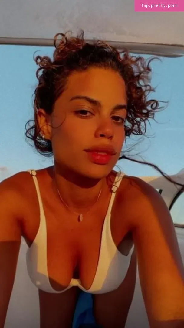 Clara Buarque - Photo #06