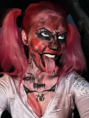 Carrie Cannie / carrie_cannie