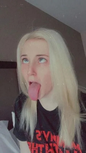Carrie Cannie / carrie_cannie
