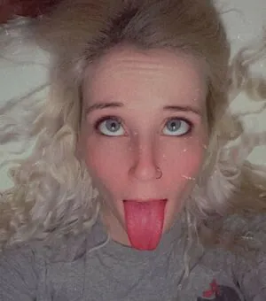 Carrie Cannie / carrie_cannie