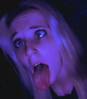 Carrie Cannie / carrie_cannie