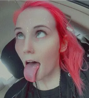 Carrie Cannie / carrie_cannie