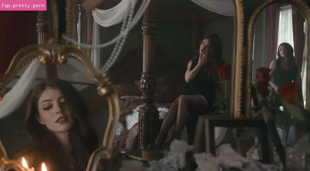 Chrissy Costanza - Photo #14