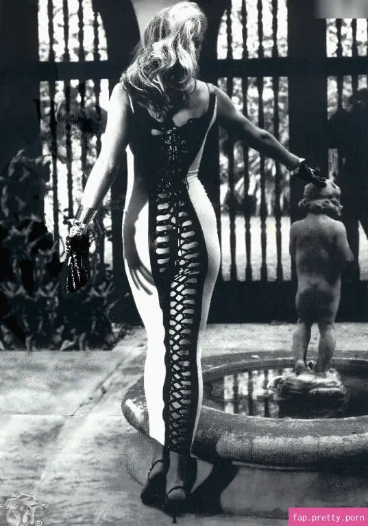 Cindy Crawford - Photo #05