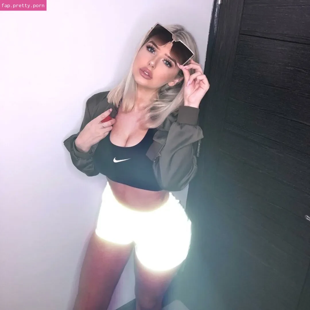 Charlotte Dyson - Photo #01