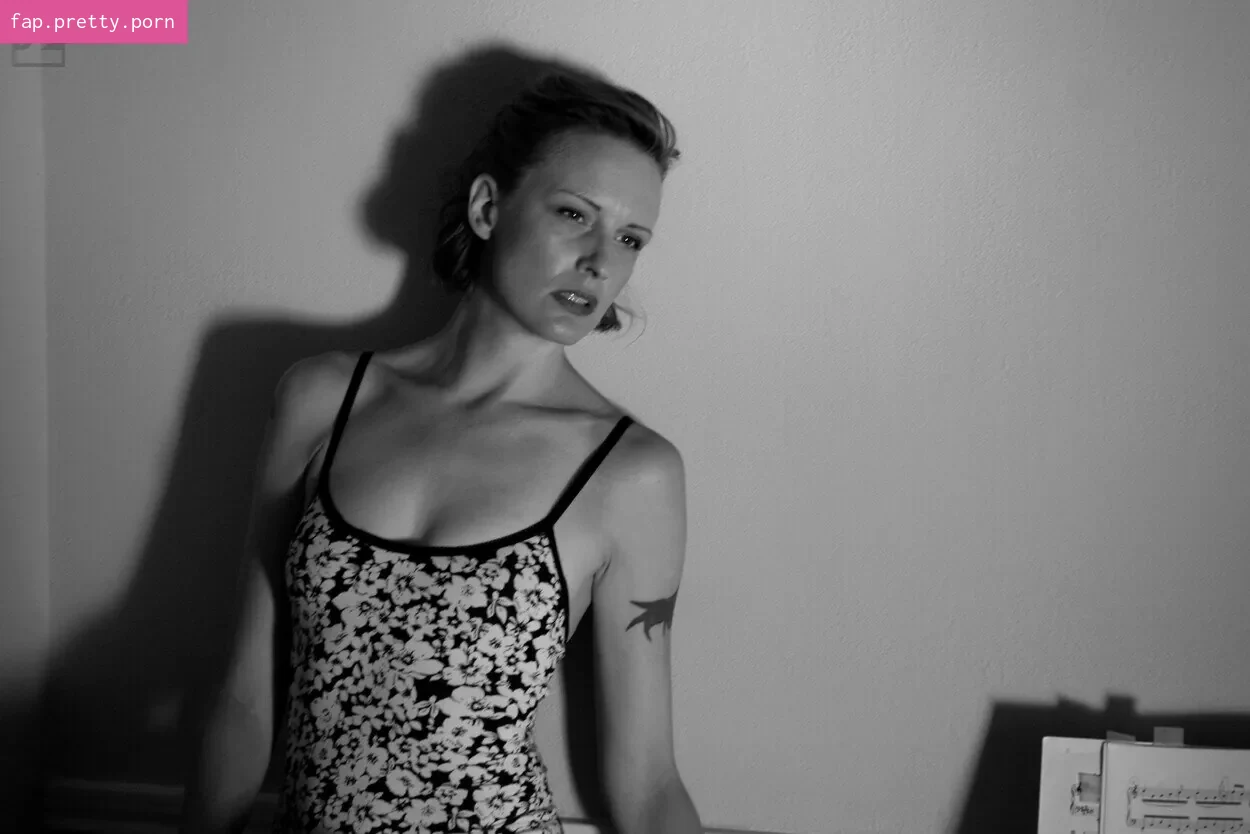 Carly Erin O'Neil - Photo #80