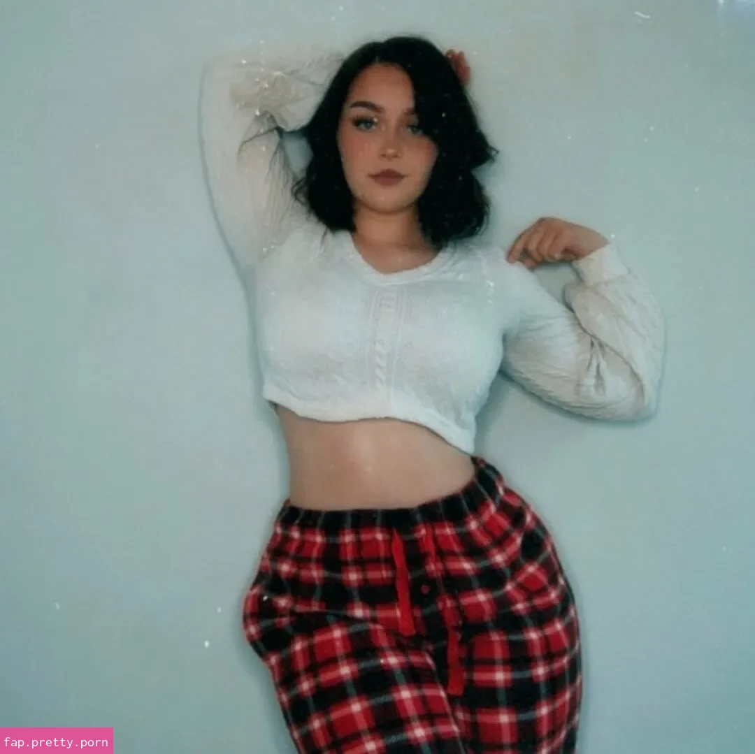 Clara Ellis - Photo #11