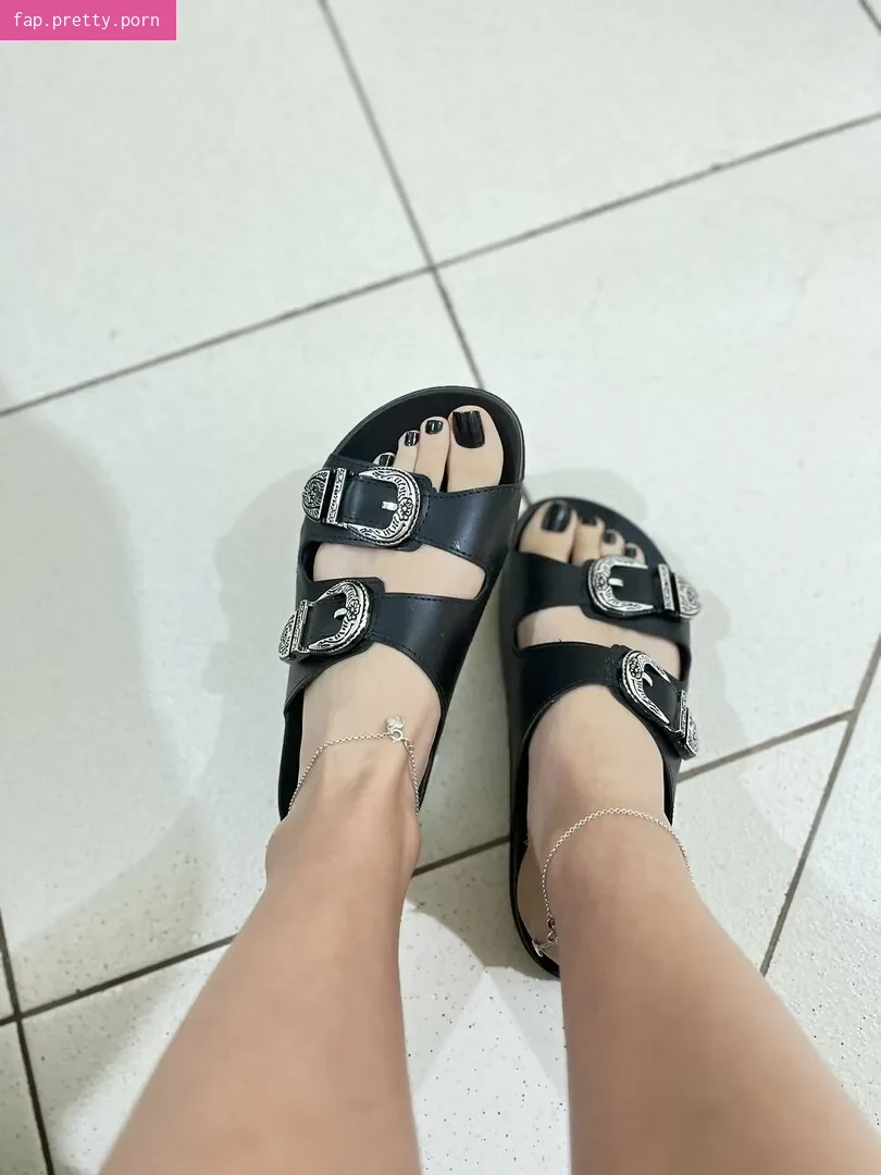 Caliupe_feet - Photo #31
