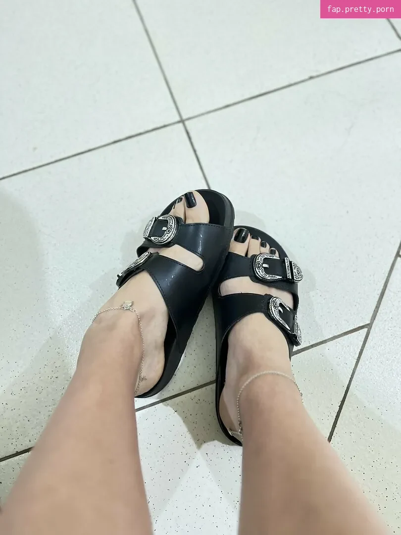 Caliupe_feet - Photo #32