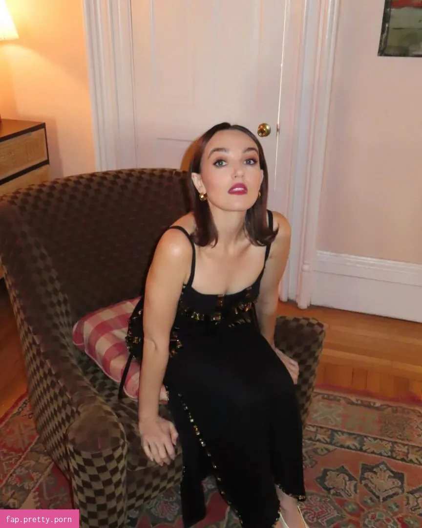 Chloe Fineman - Photo #20