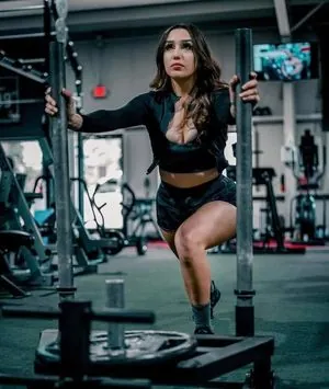 Chloe Flores
