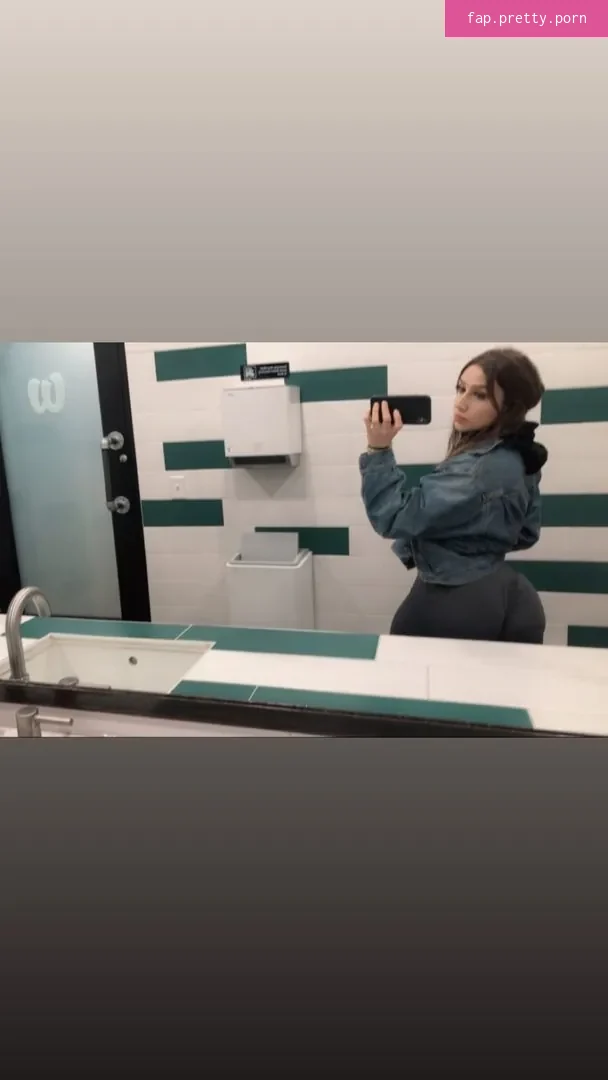 Chloe Flores - Photo #14