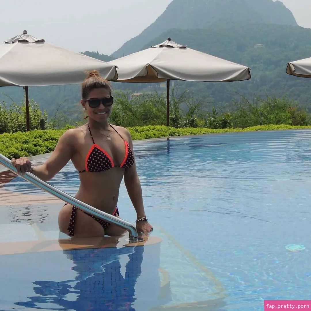 Claudia Freitas - Photo #01