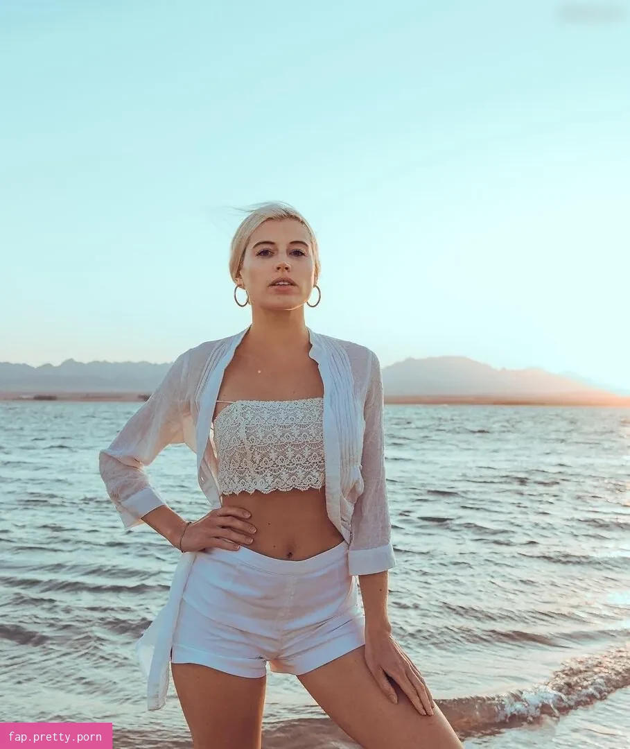 Céline Flores Willers - Photo #05