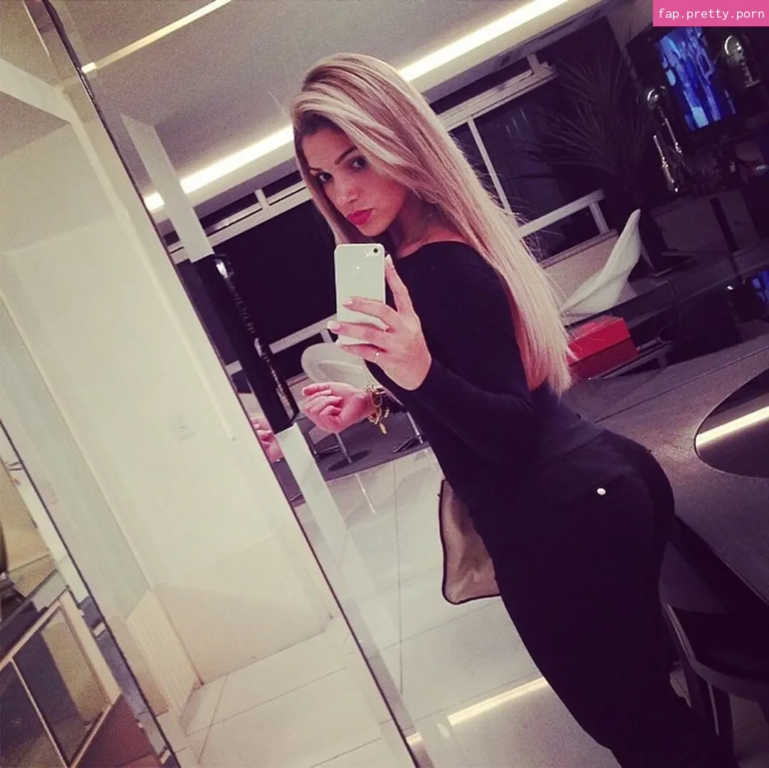 Camila Gomes - Photo #03