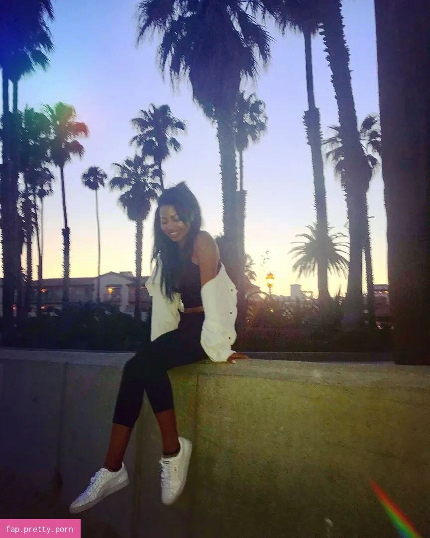 Camille Hyde - Photo #01