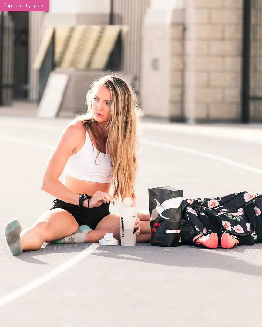 Chari Hawkins - Photo #05