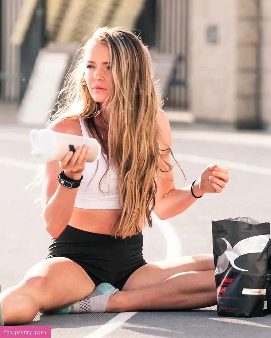 Chari Hawkins - Photo #06