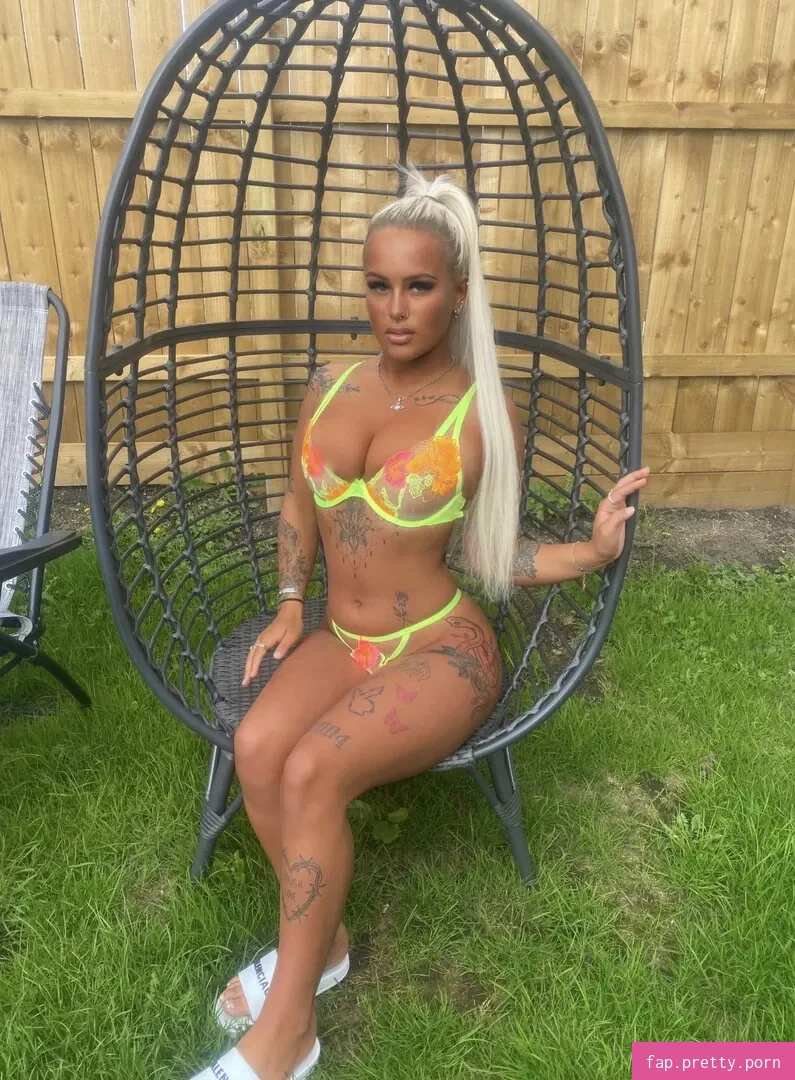 Chloe Harris - Photo #03