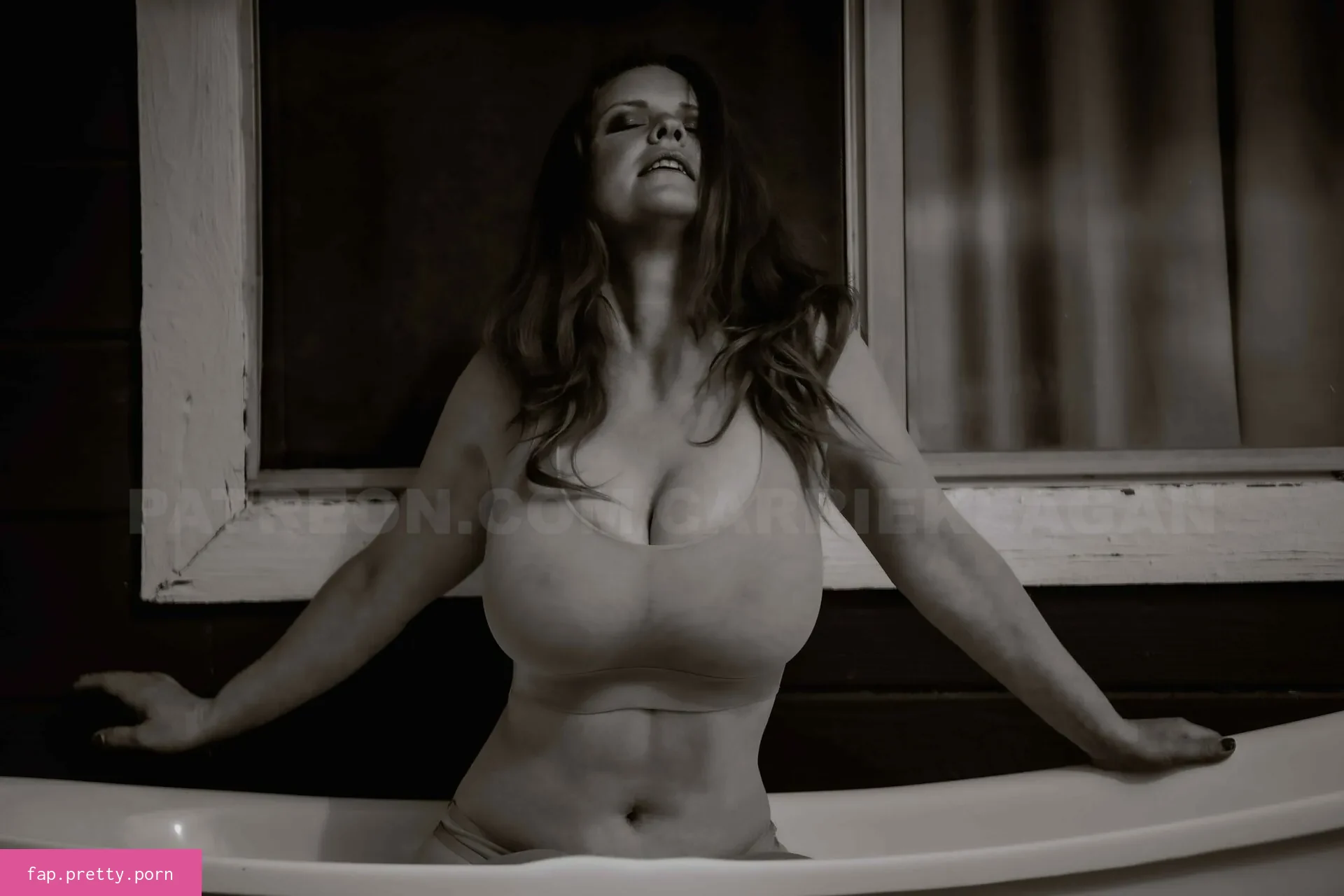 Carrie Keagen - Photo #11