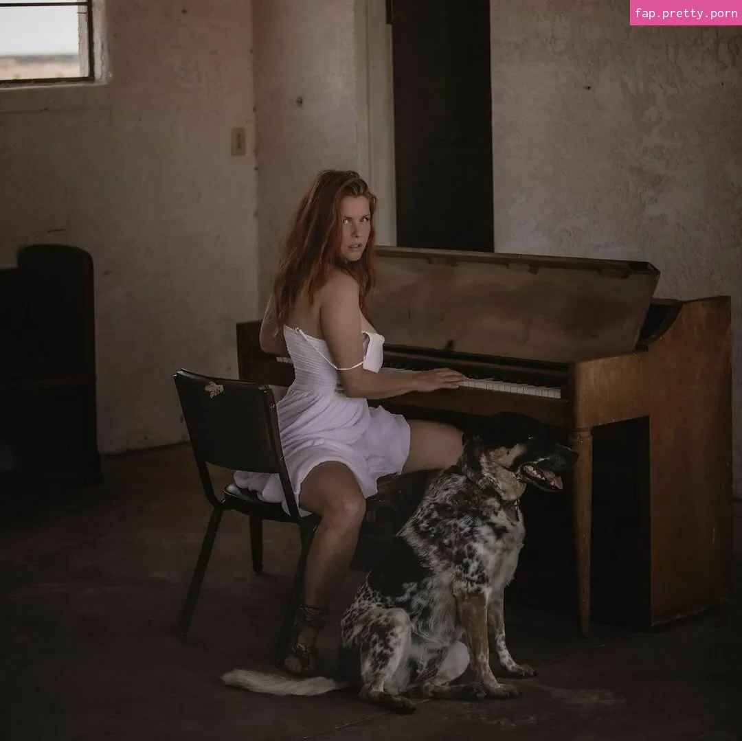 Carrie Keagen - Photo #39