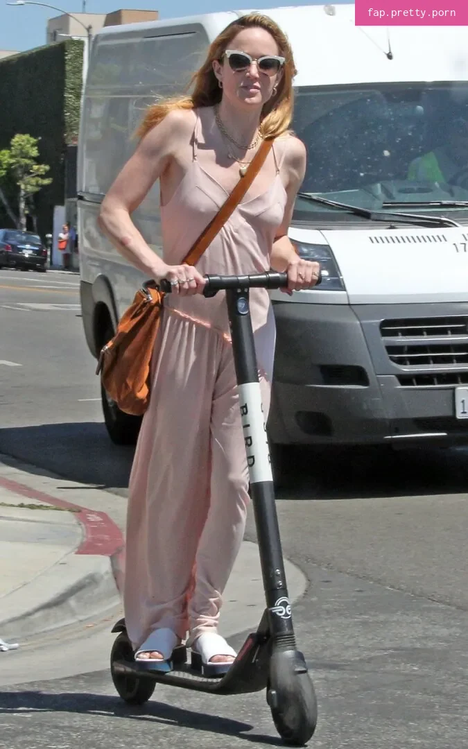 Caity Lotz - Photo #18