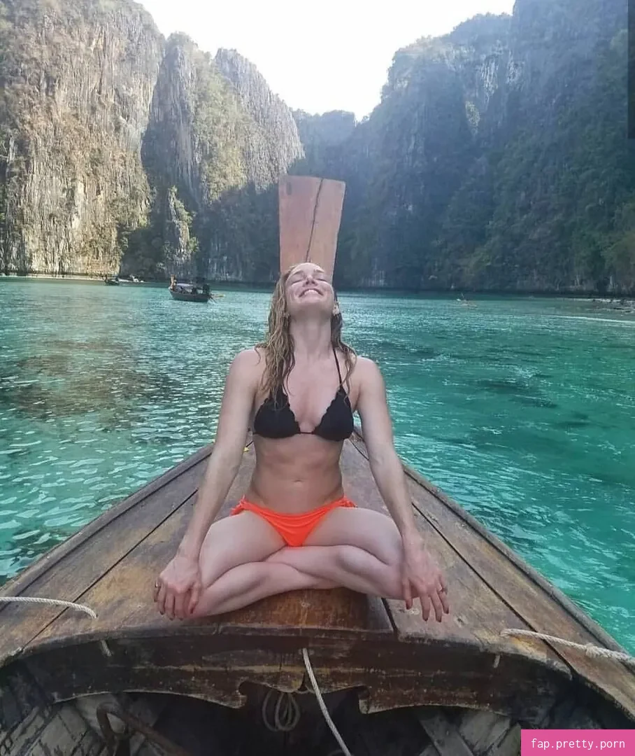Caity Lotz - Photo #45