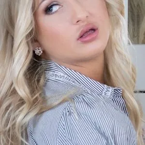 Carla Lyons