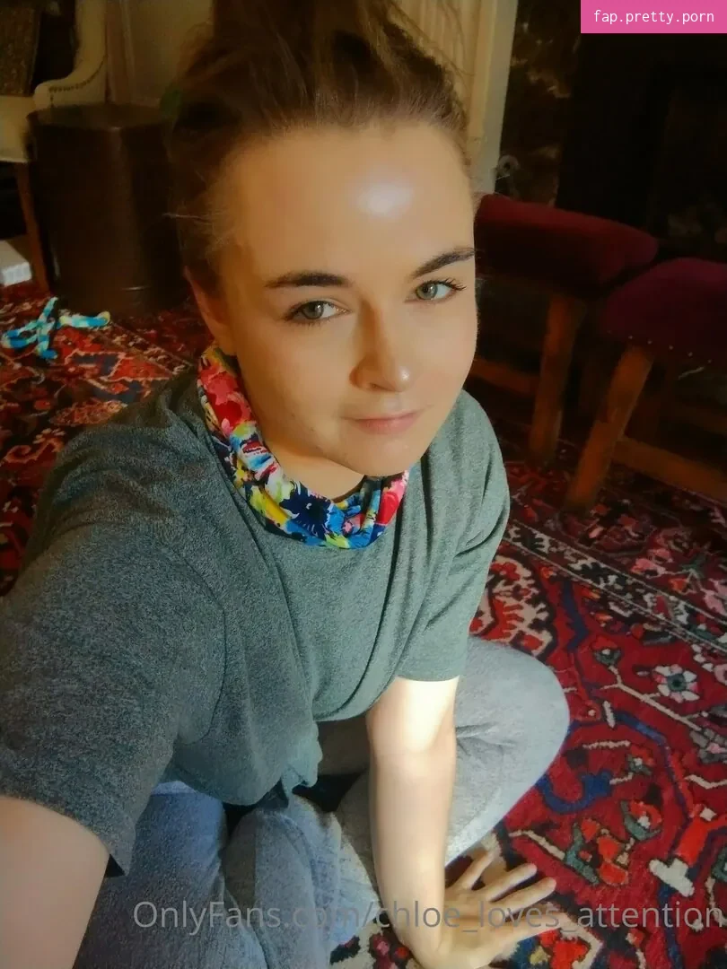 chloe_loves_attention - Photo #29
