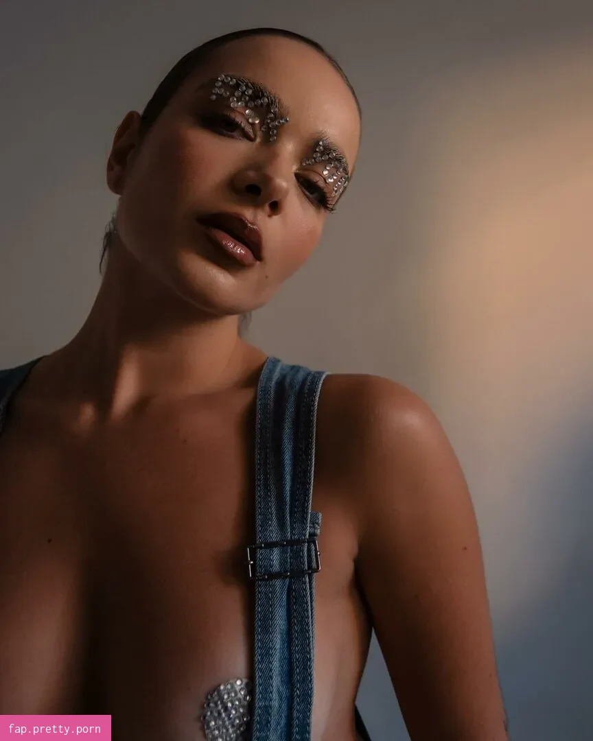 Camila Mayrink - Photo #06