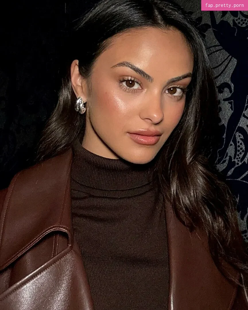 Camila Mendes - Photo #00
