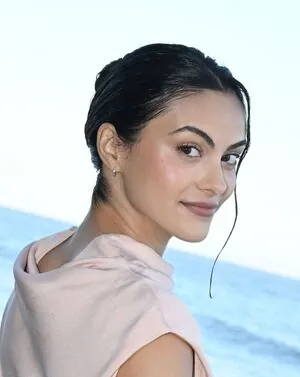 Camila Mendes