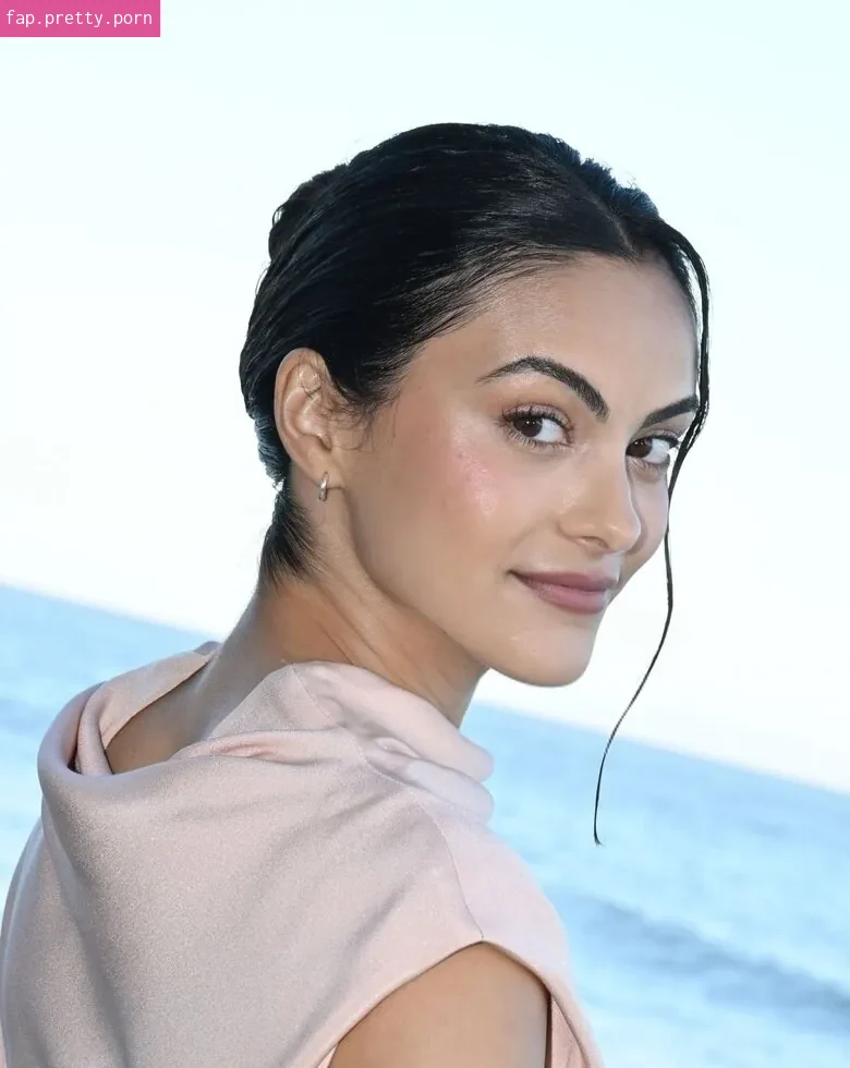 Camila Mendes - Photo #36