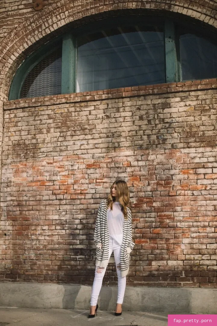 Camila Morrone - Photo #01