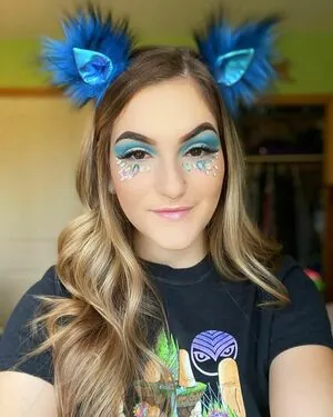 Chloe Moniz
