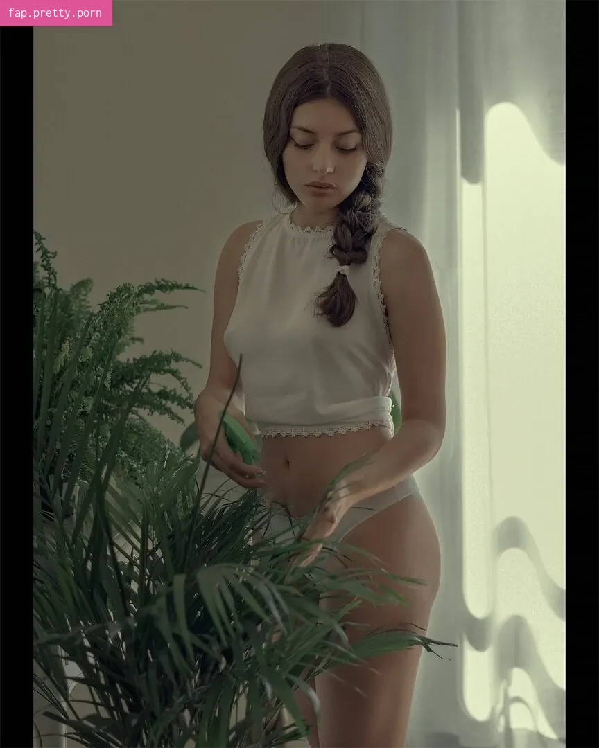 Courtney Miller - Photo #02