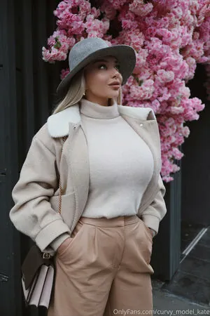 curvy_model_kate
