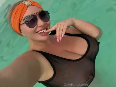 curvy_model_kate