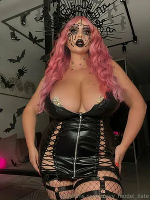 curvy_model_kate