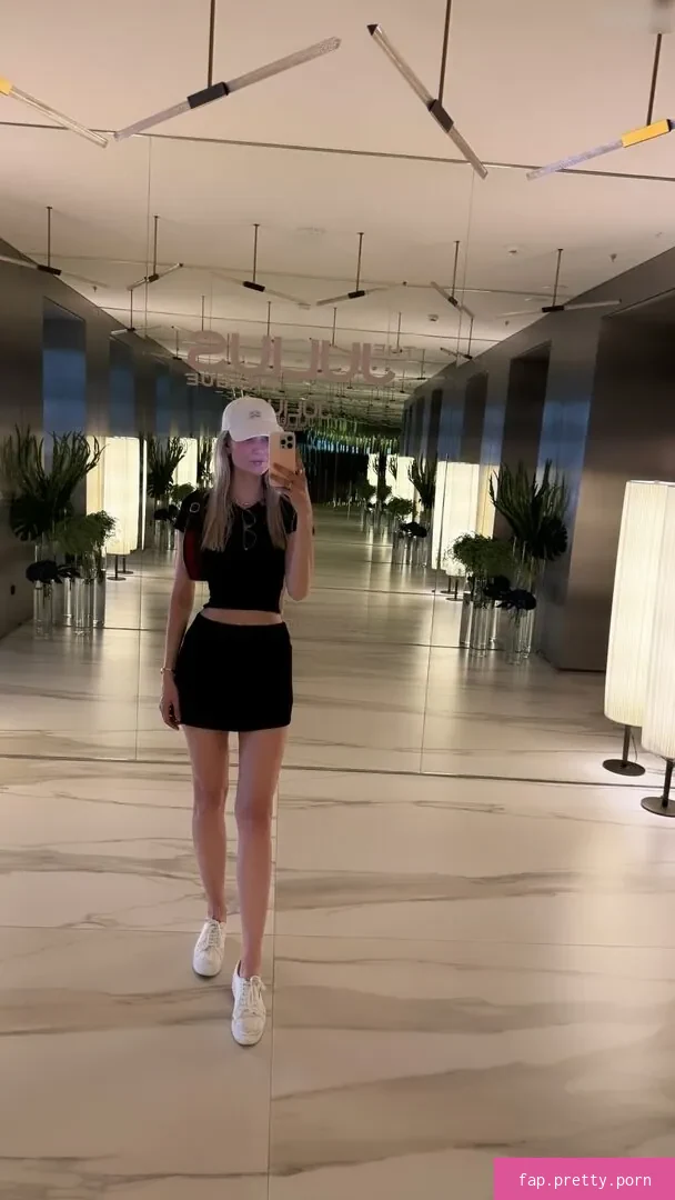Carolin Niemczyk - Photo #05