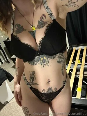 courtneycorsetfree
