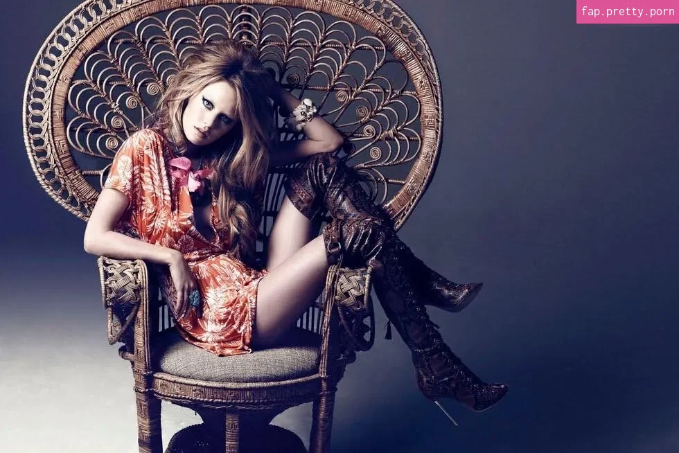 Camille Rowe - Photo #05